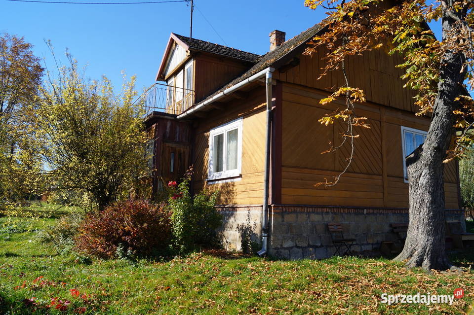 Stylowy dom z bali drewnianych okolica Wiśniowej