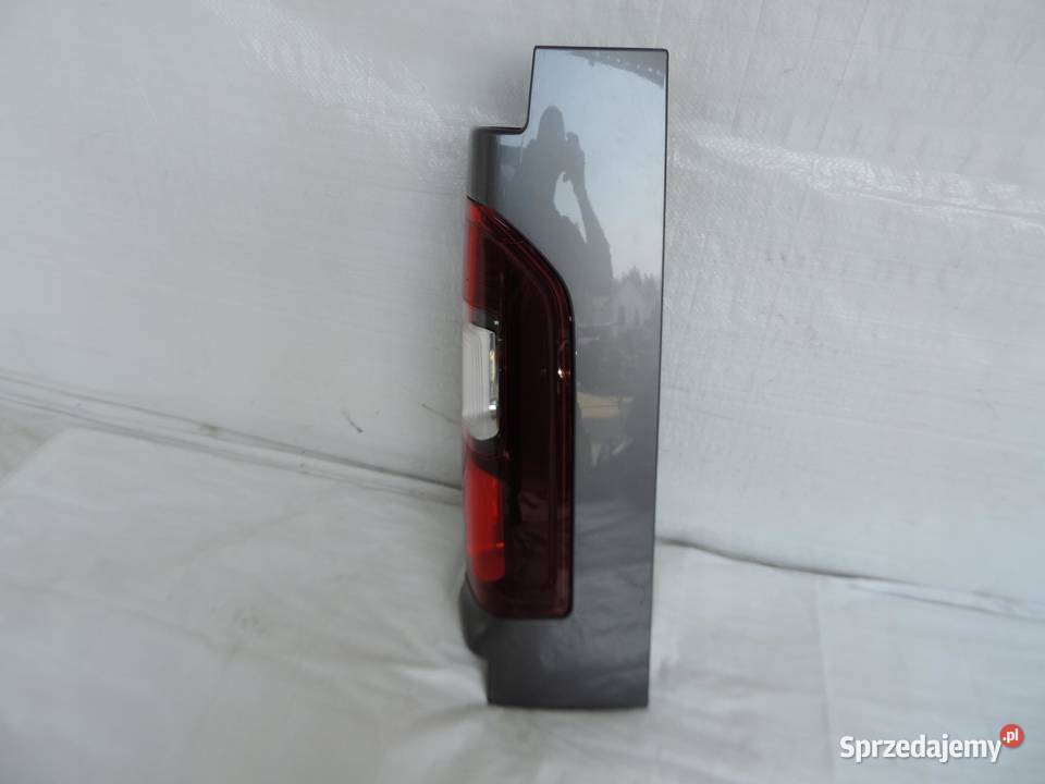 LAMPA PRAWY TYŁ OBUDOWA OPEL VIVARO B 93454193 sprzedam