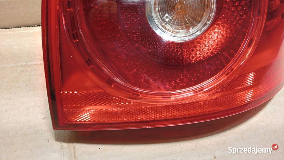 VW GOLF V HB LAMPA TYŁ PRAWY