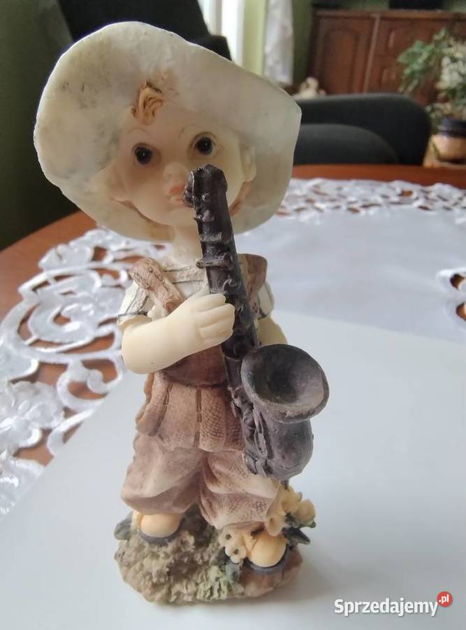 Figurka chłopca z saksofonem Żory