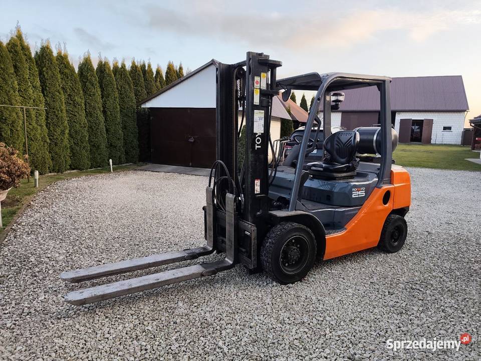 Wózek widłowy Toyota serii 8 25 to 8fgf25 widly Rzeczniów sprzedam