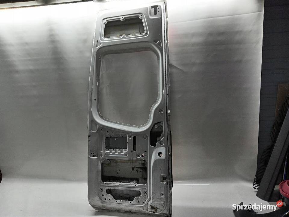 DRZWI PRAWY TYŁ TYLNE VW CRAFTER MERCEDES osobowe Karoseria