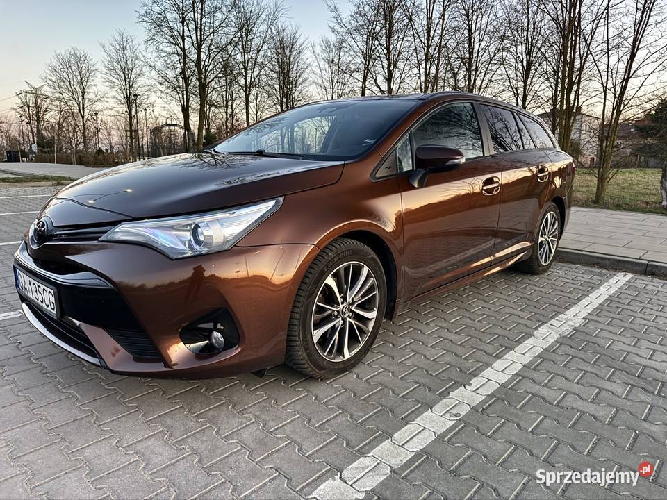 Toyota Avensis 18 benzyna manual serwisowany Avensis Radzymin