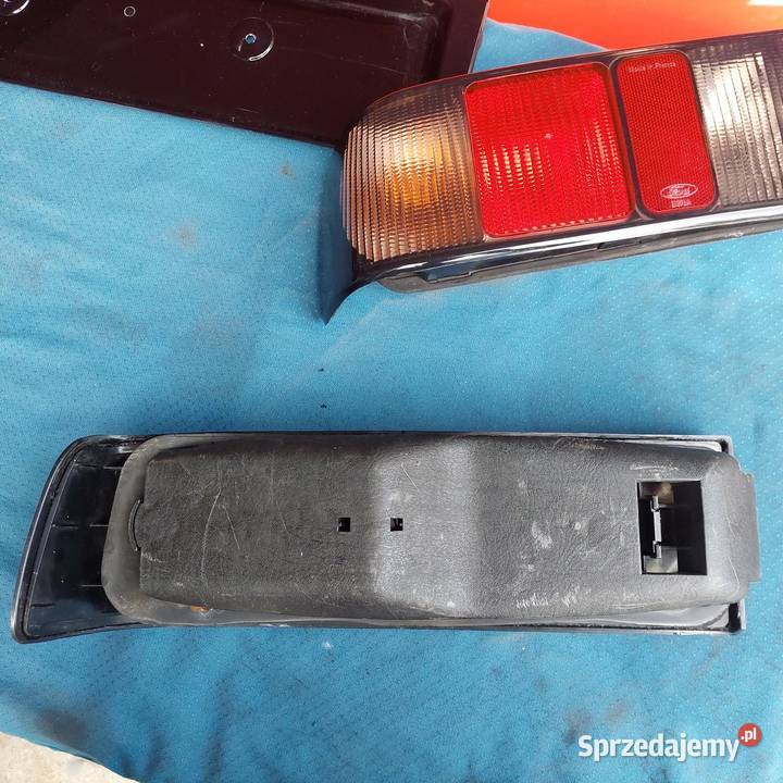 Ford sierra sedan lampy tył ciemne blenda prawa Piaseczno