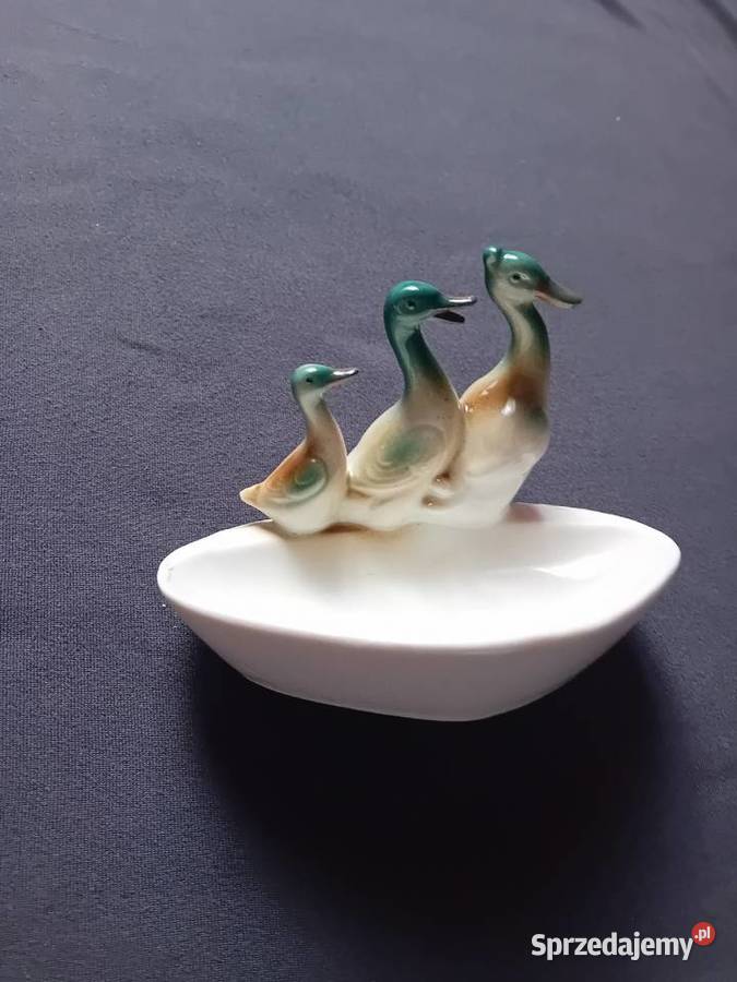 Secesyjna opielniczka przybornik z figurkami Porcelana i szkło Koźminek