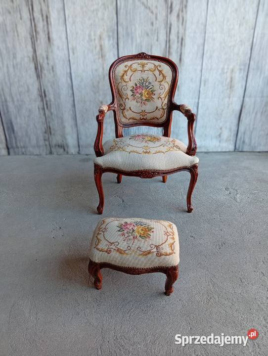 fotel w stylu Ludwikowskim z podnóżkiem 384 kujawsko-pomorskie Byczyna