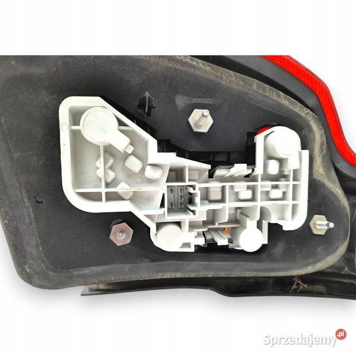 LAMPA PRAWA Volvo V50 I LIFT 20072012 tylna
