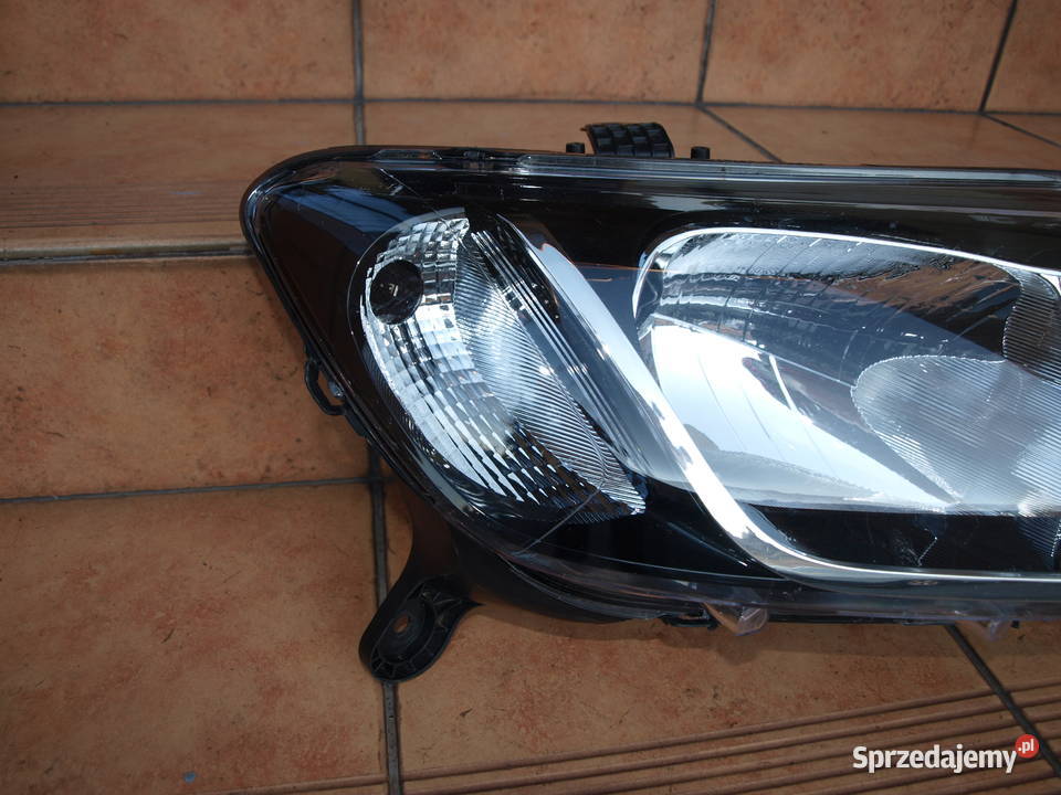 Dacia Logan II lampa prawa przód zwykła 2012 osobowe Kalisz