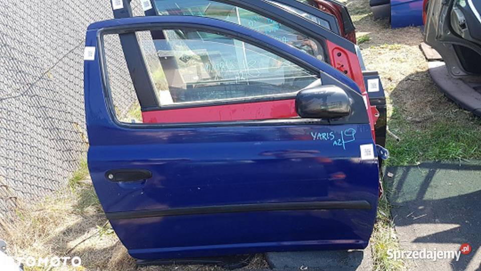 toyota yarys 1 kompletne drzwi 5 4 sztuk okazja części blacharskie łódzkie Ozorków