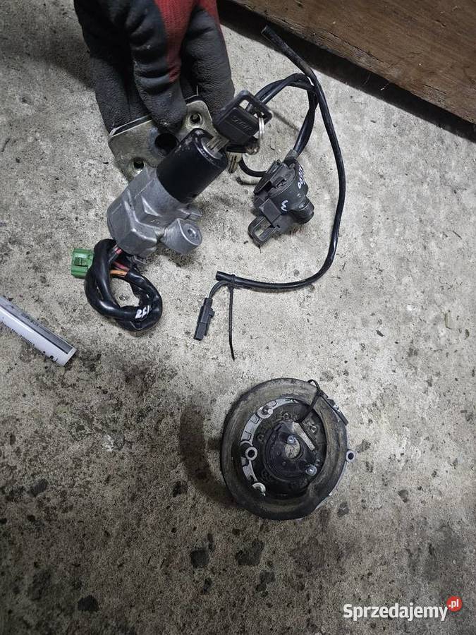 Suzuki RF 600 zamki stacyjka korek zamek