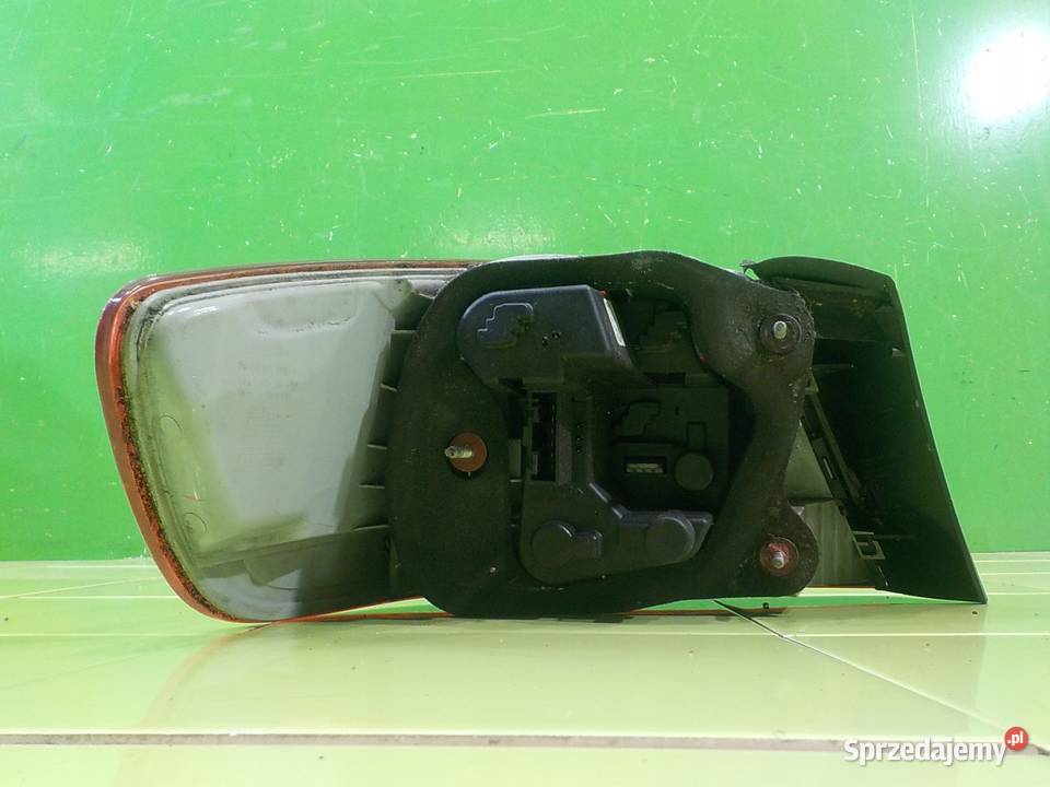 BMW E92 LIFT 20D AUT 10r 2D lampa prawa tyl Suków