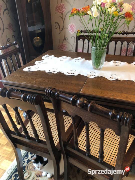 antyczny stół i sześć krzeseł Meble Wałbrzych