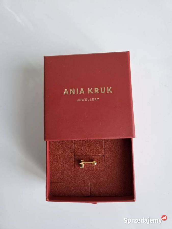 Kolczyk z zielonymi cyrkoniami piercing Ania