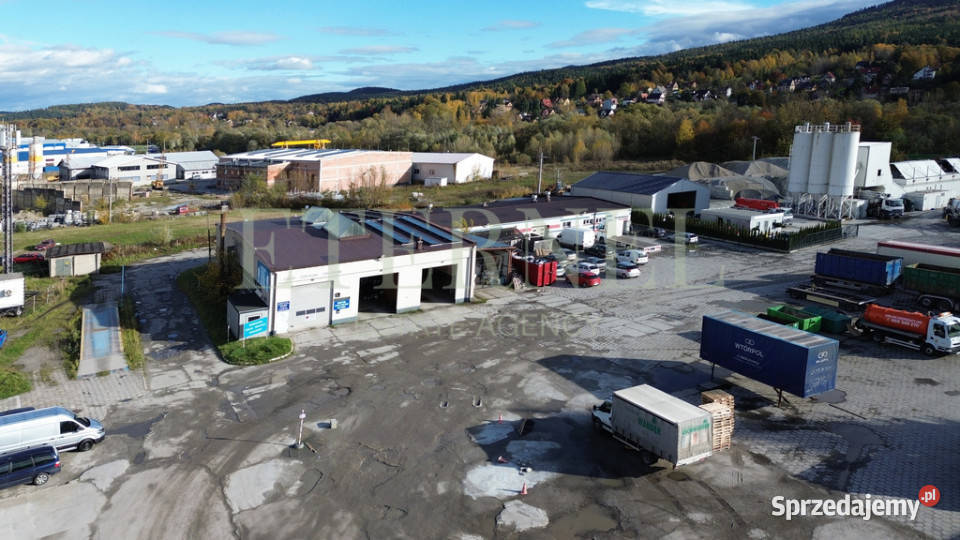 Plac 30 arów z biurowcem i garażami Myślenice