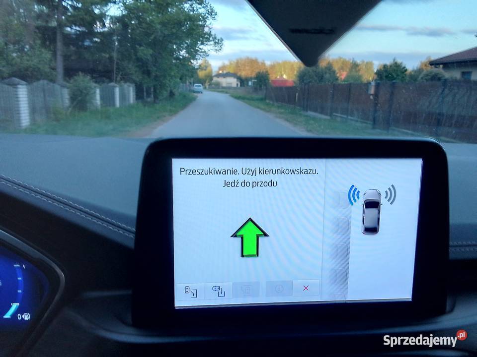 Śliczny Ford Kuga 20 Ecoblue 4WD Vignale komputer pokładowy Kuga Głosków