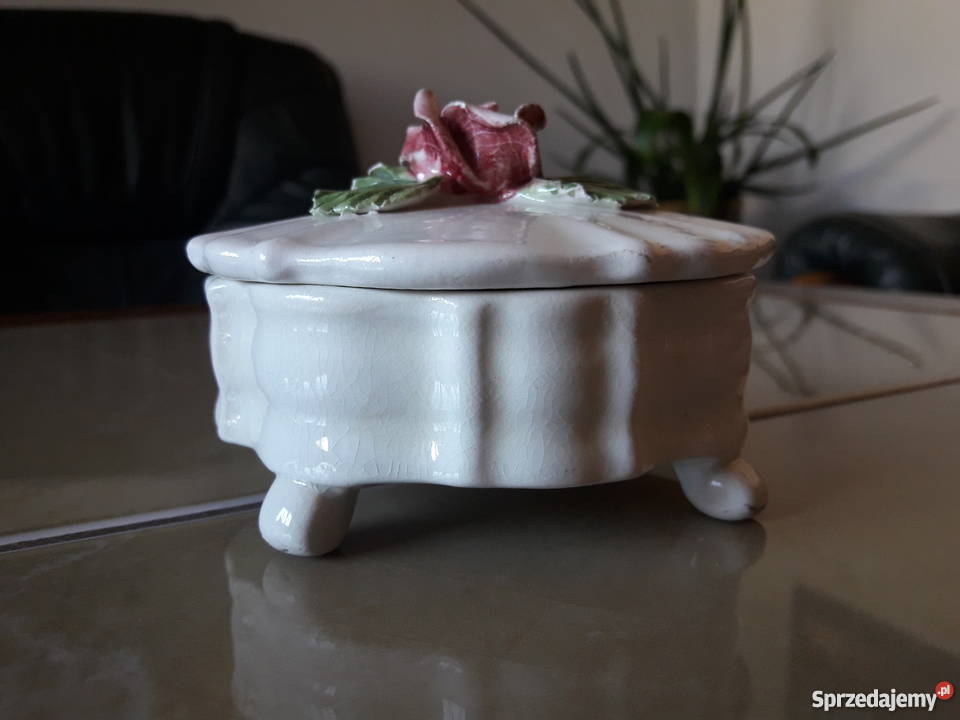 Porcelanowe puzderkoszkatułka Bossano