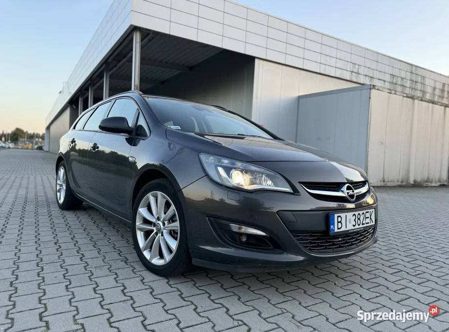 opel astra J lift kombi 2014r silnik nie równa Astra Piotrków Trybunalski sprzedam