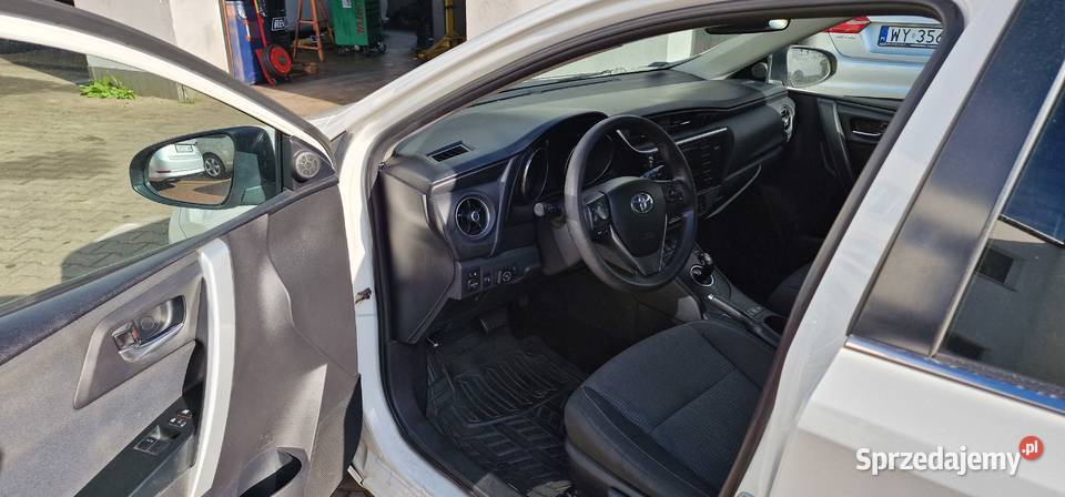 Auris Hybrid z LPG centralny zamek Warszawa sprzedam