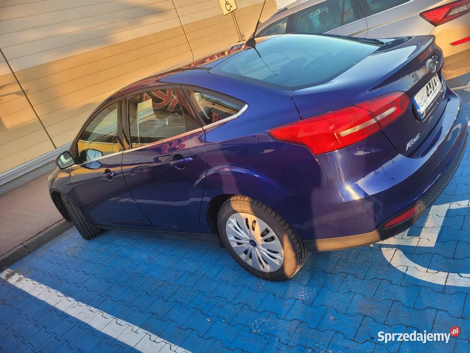 Ford Focus sedan 16 105 manualna Marki sprzedam