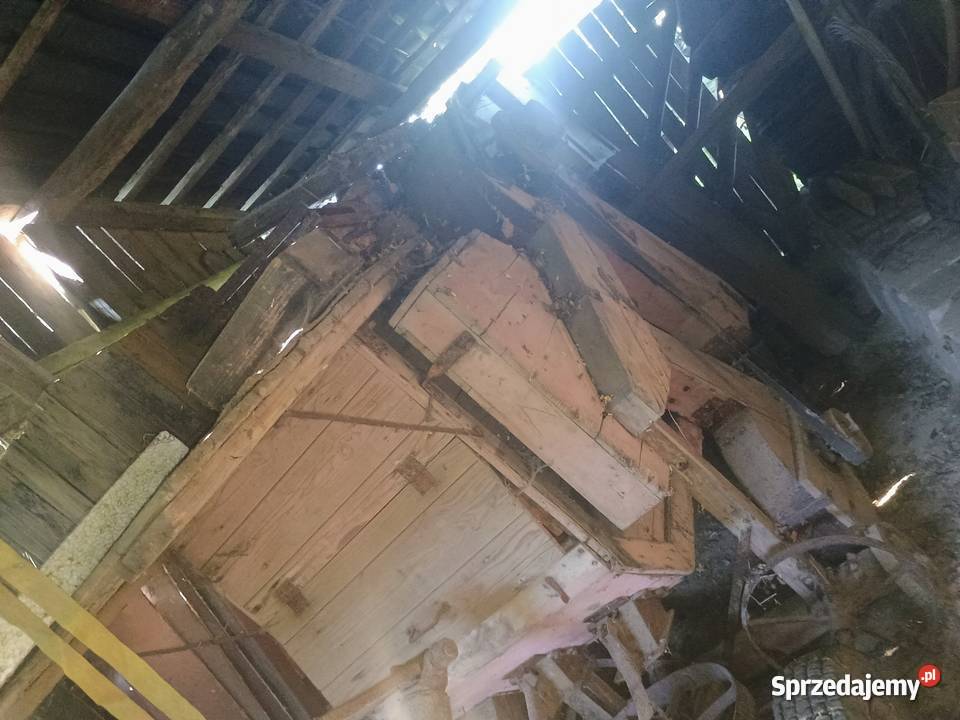 Drewniana młocarnia Germania zabytkowa Charsznica