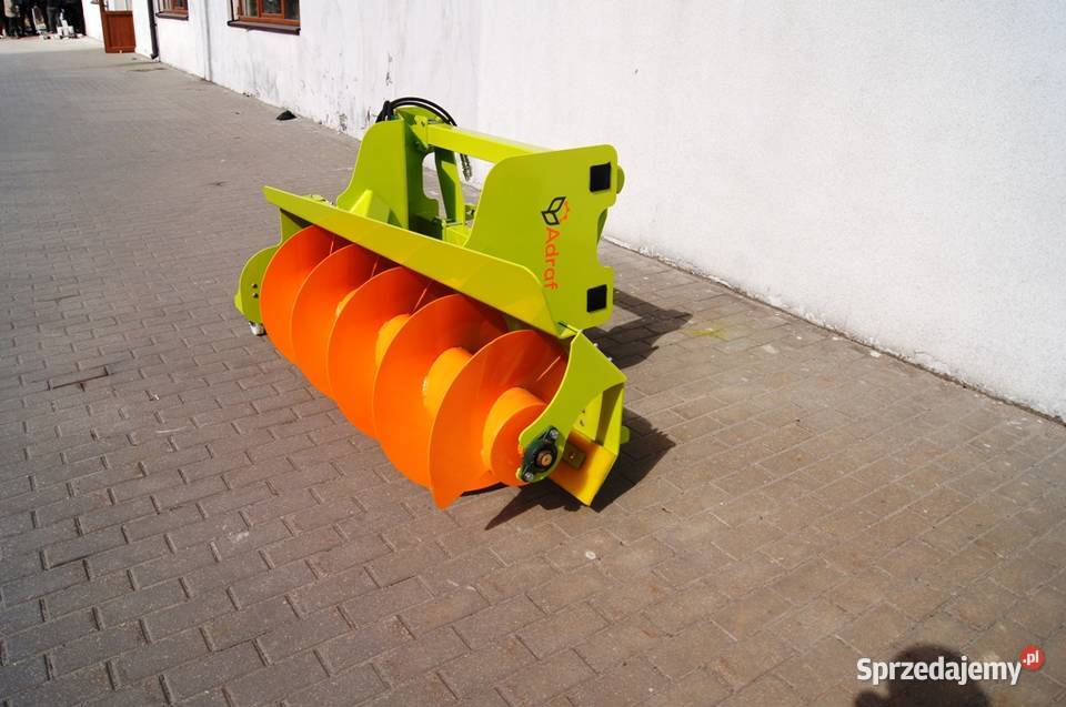 Podgarniacz do paszy TMR szer 1600 dł 400 mm nieuszkodzony Rogóźno