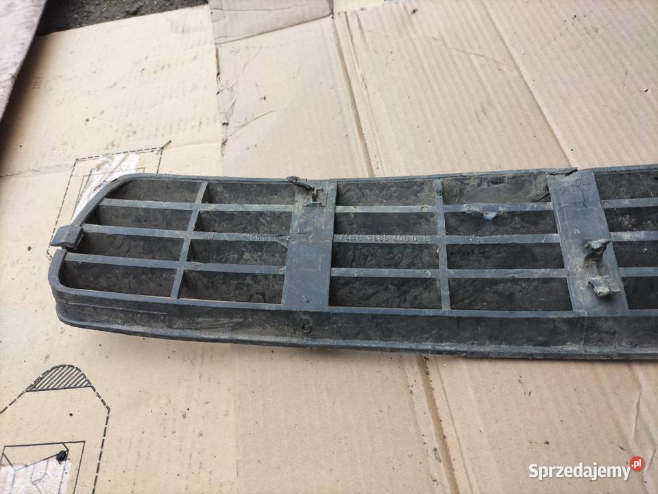 AUDI 80 B4 8A0807683A DOLNA ŚRODKOWA KRATKA Kamień-Kolonia