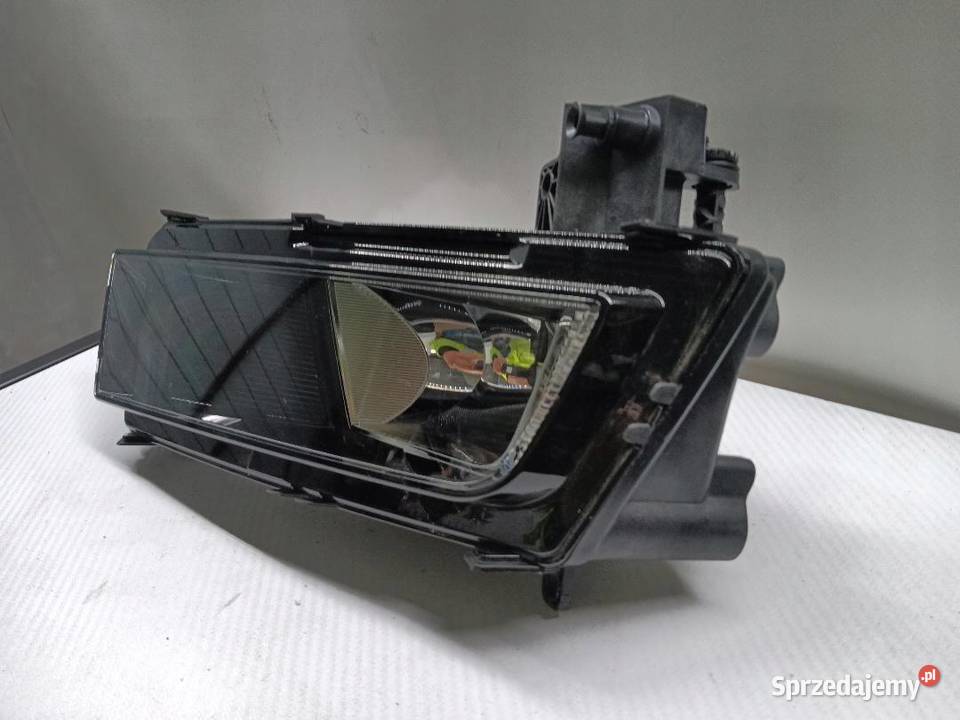HALOGEN PRAWY VW TOURAN II 5TA941662 osobowe sprzedam