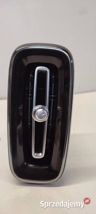 VOLVO XC40 KRATKA NAWIEWU DESKI PRAWA 31442626