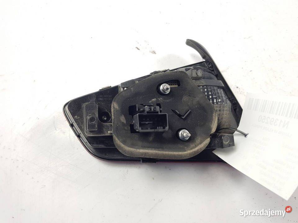 LAMPA W KLAPE PRAWA PASSAT B8 Lipno