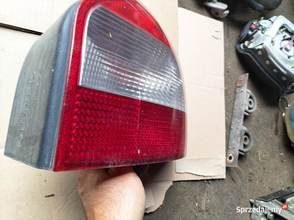 AUDI A38L A3 8L WKŁAD LAMPY TYŁ TYLNEJ PRAWEJ Kamień-Kolonia
