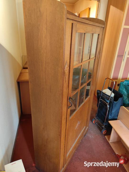 stara zabytkowa witryna biblioteczka Lubin