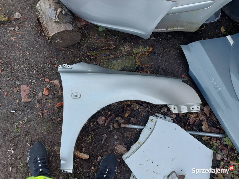 Toyota Avensis II T25 0309 Prawy przedni przód osobowe