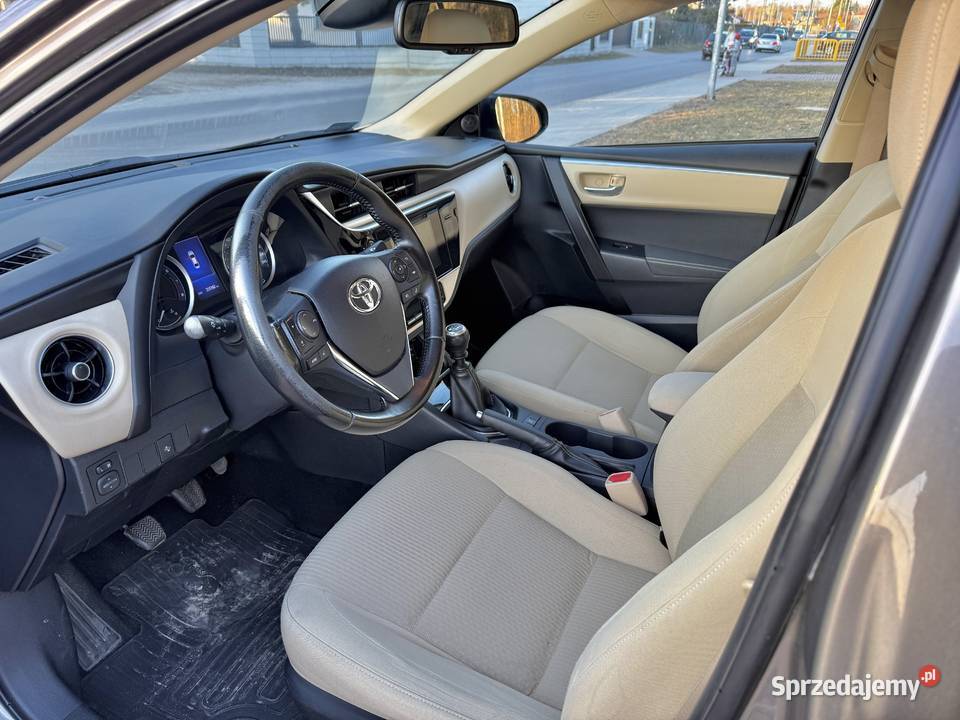 Toyota Corolla 16 benzyna salon jasne wnętrze komputer pokładowy Toyota mazowieckie