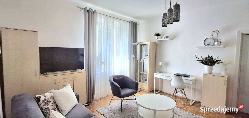 Przestronna kawalerka 35 m kw w centrum  przy placu z fontanną