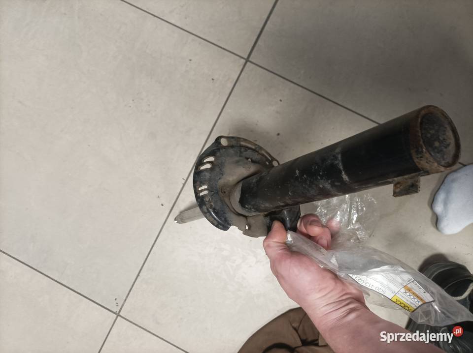 Audi VW amortyzator prawy osobowe Łódź