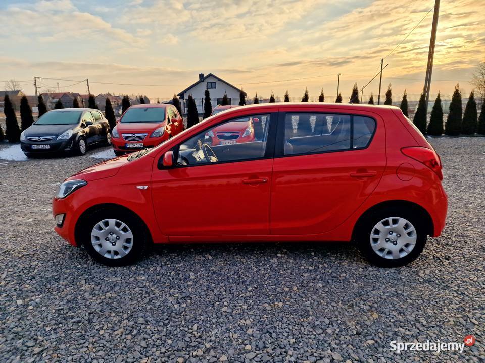 HYUNDAI i20 125 85 STYLE Niemcy Klima ESP czerwony Buk sprzedam