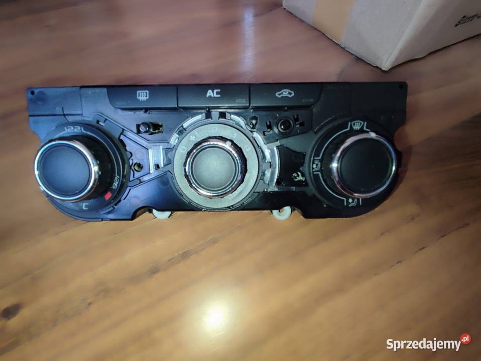panel klimatyzacji skoda octavia 2 3T0820047M