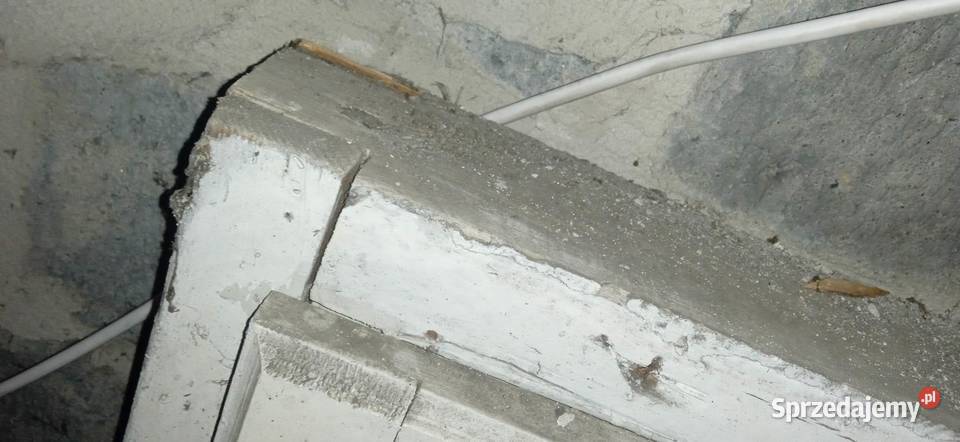 Kompletne okno drewniane z demontażu stan Drewno świętokrzyskie