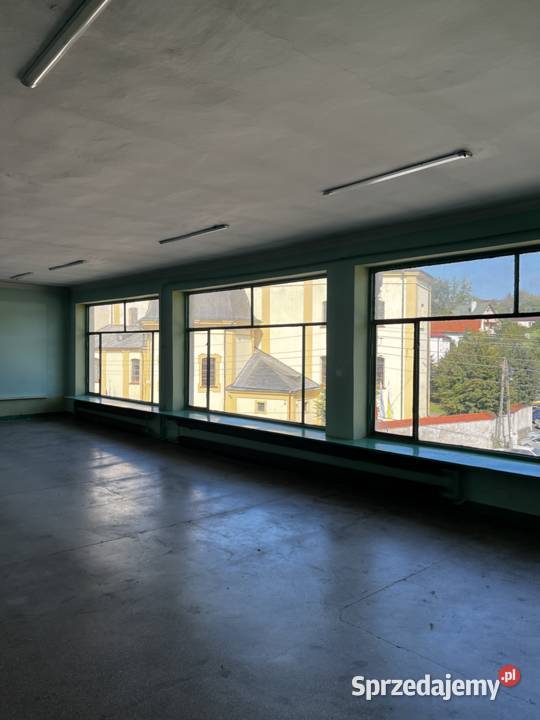 Do wynajęcia lokal 160m2 w centrum Czudca Dom Handlowy GS