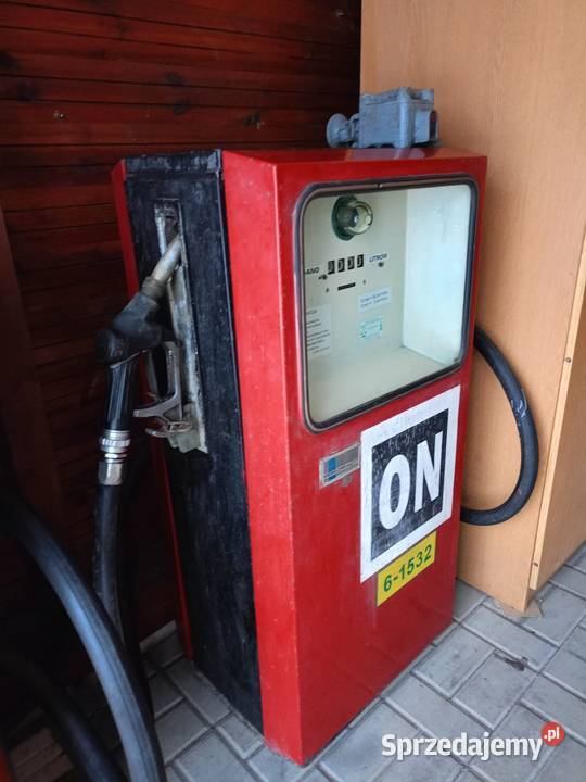 Dystrybutor paliwa stary zabytkowy PRL