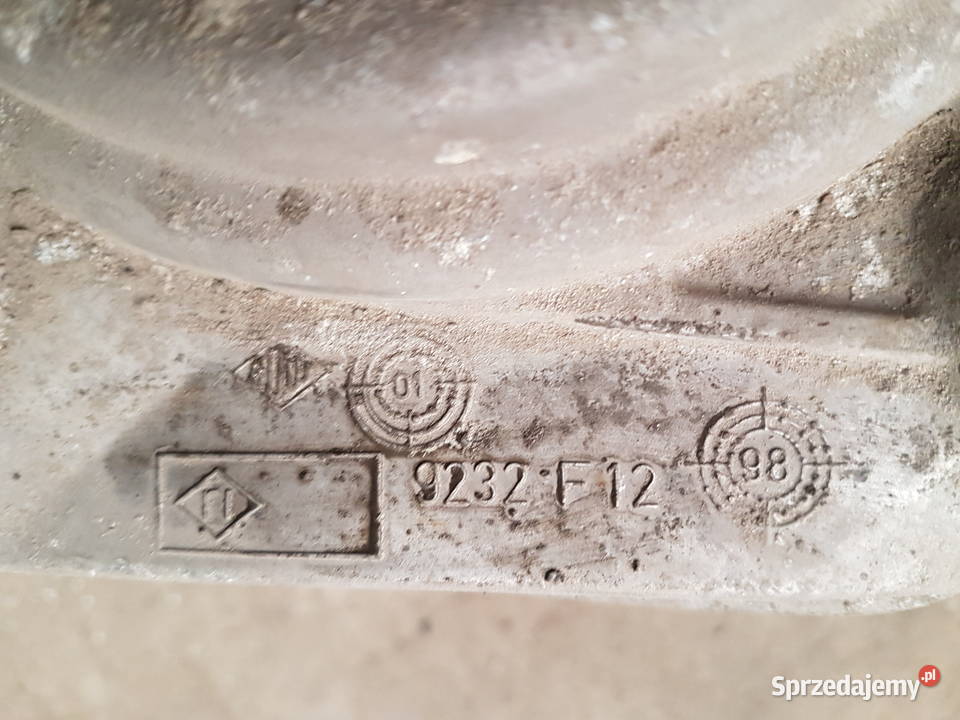 AUDI A8 D2 KIELICH MOCOWANIE WAHACZY 4D0412391E Turek