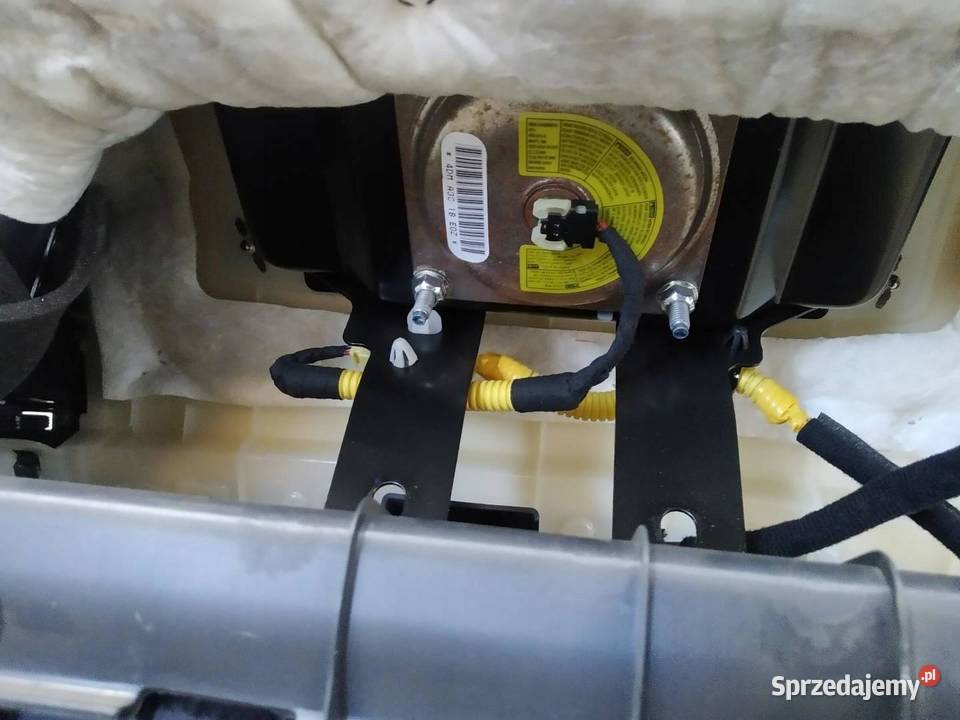 DESKA ROZDZIELCZA KOKPIT PULPIT AIRBAG EUROPA Rok produkcji 2010