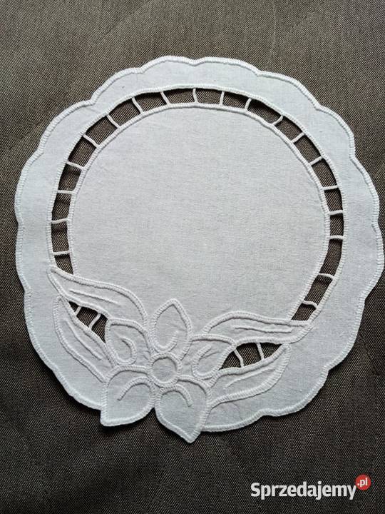 Małe okrągłe serwetki ręczny haft richelieu Jarocin