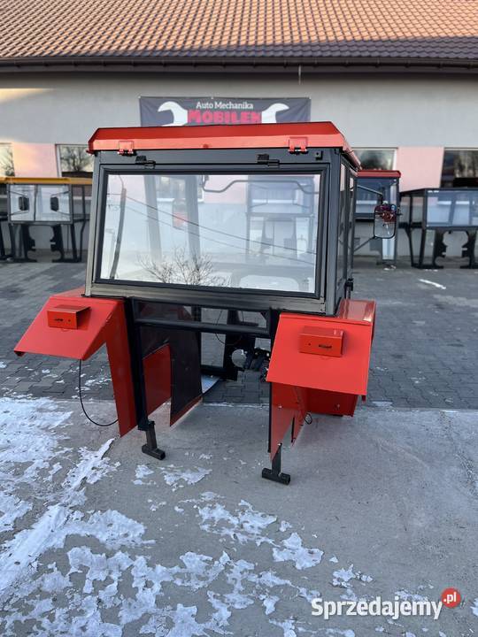 Kabina ciągnikowa do MF 235 z błotnikami