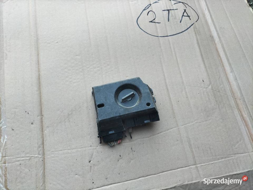 AUDI 80 B4 WKŁAD GNIAZDO ŻARÓWEK LAMPY LEWY TYŁ Kamień-Kolonia