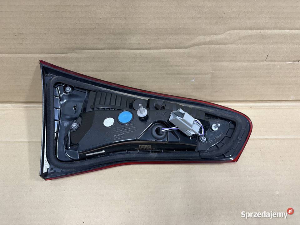 LAMPA W KLAPĘ PRAWY TYŁ FORD FOCUS MK4 LIFT Rok produkcji 2022 Drezdenko