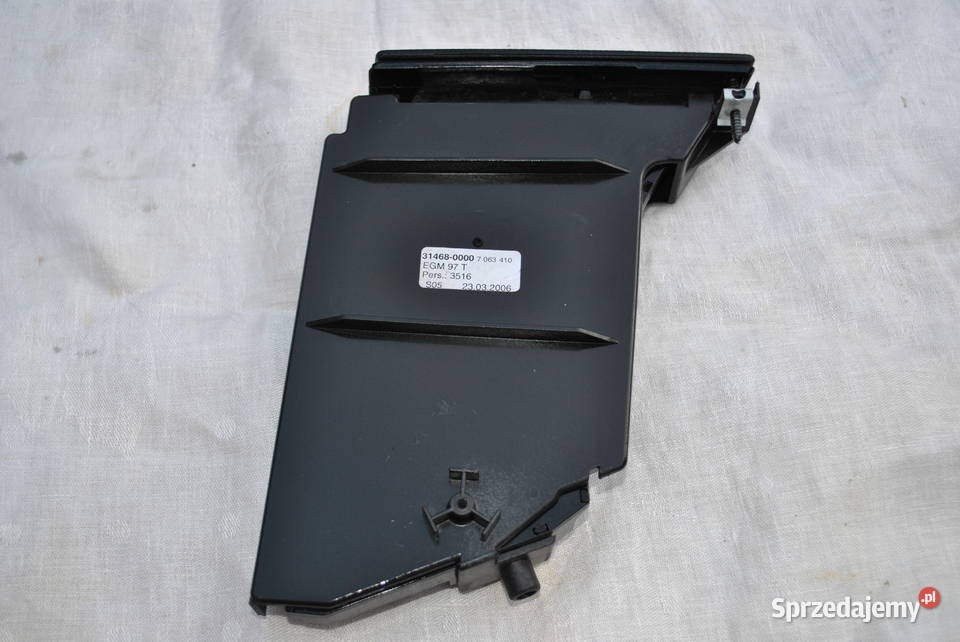 Uchwyt nakubki BMW E60 E61 Poręba