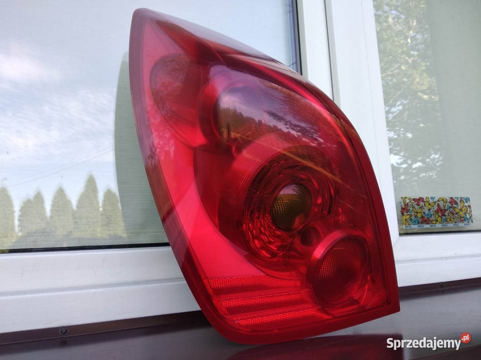 Nissan Primera P12 hatchback HB lampa tył tylna osobowe łódzkie Sieradz