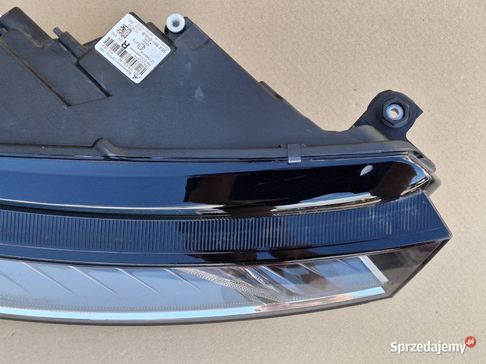 SKODA OCTAVIA IV 4 REFLEKTOR PRAWY LAMPA PRAWA osobowe Bieleń