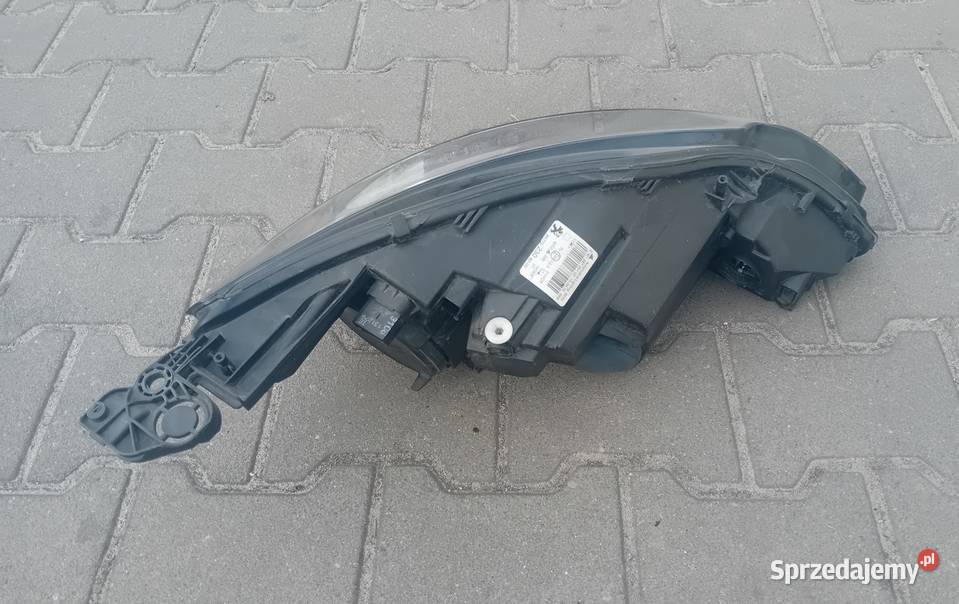 Peugeot 308 T9 reflektor lampa lewy przód osobowe Przeźmierowo
